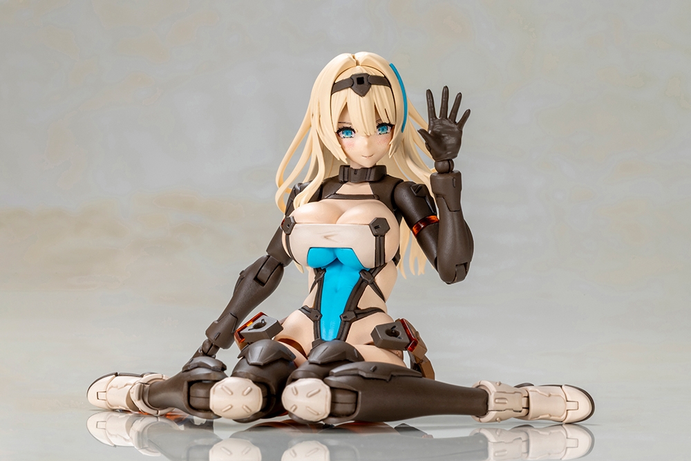 KOTOBUKIYA Front Mission Zenith Girl Plastic Kit - 13